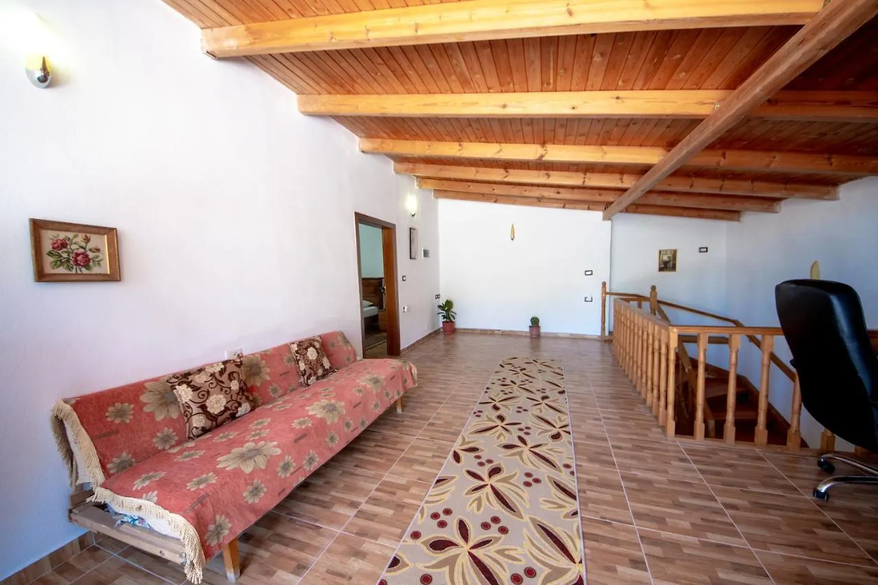 Villa Yellow Stone Guest House Gjirokastër