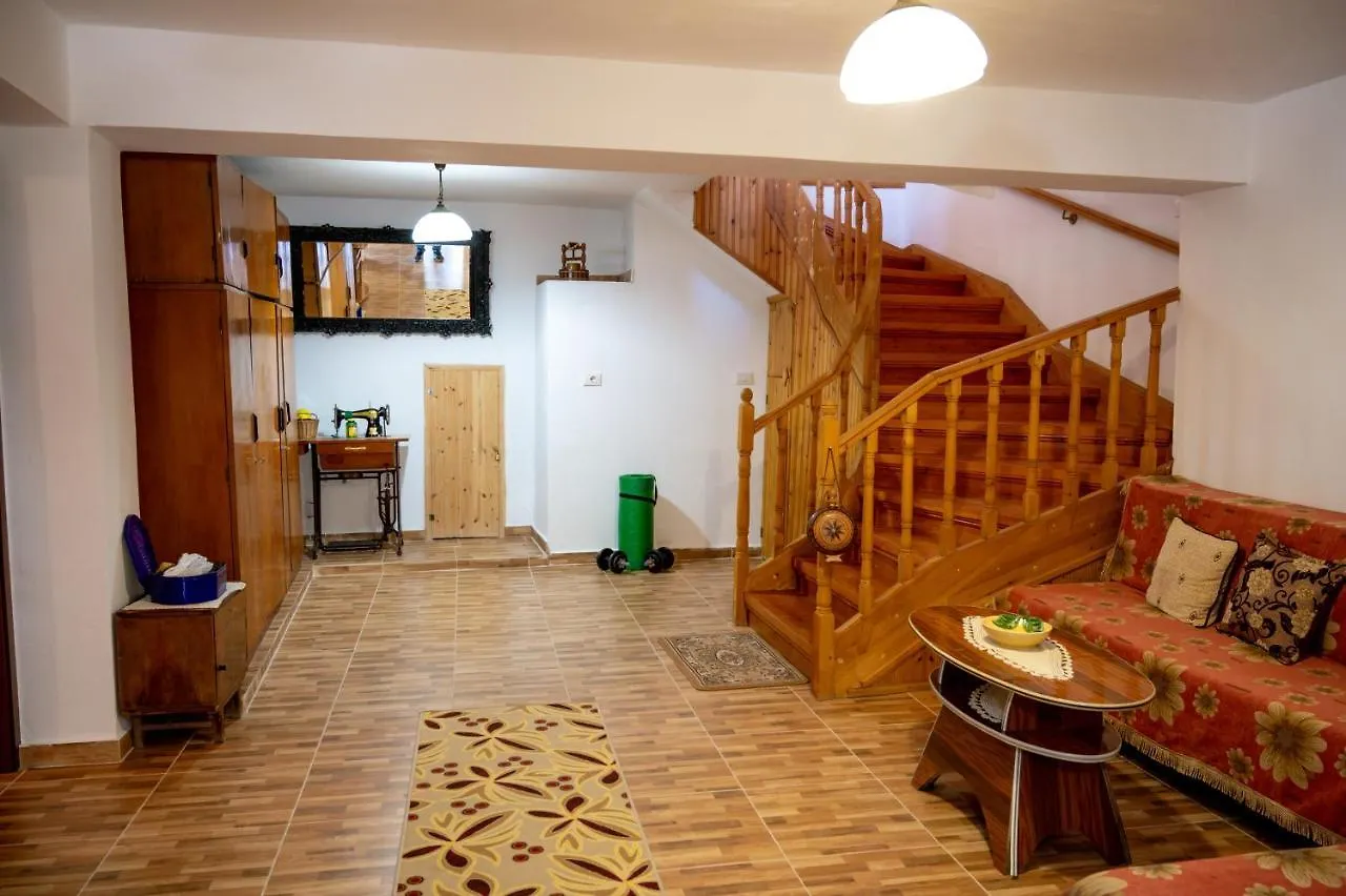 Villa Yellow Stone Guest House Gjirokastër